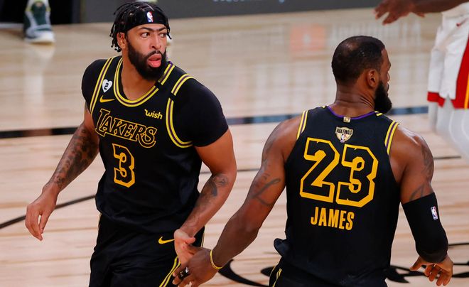 共同作用的 共同作用的